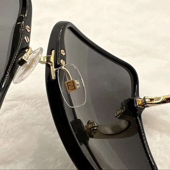 NWT Authentic Fendi Oversized Square Sunglasses Black Sunglasses display picture 3
